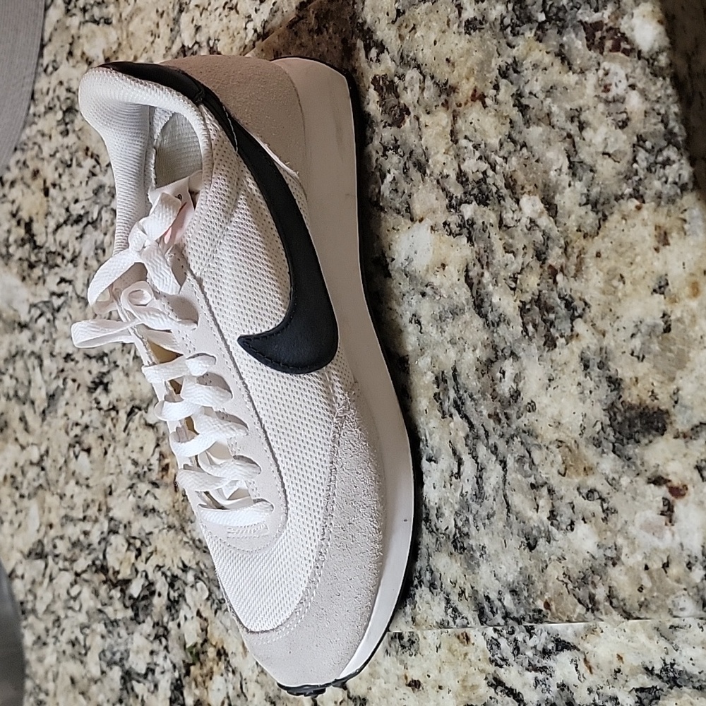 Shoes - Picture 3 of 4
